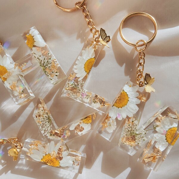 resin letter keychain with white flowers and shiny foil flakes, clear initial letter keychain, white letter keychain, resin accessories