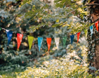 Pennant chain (tent fabric)