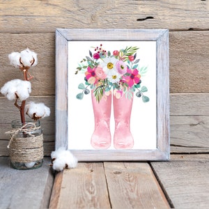 K&ouml;nnte beinhalten: Ein Aquarellbild von einem Paar rosa Gummistiefeln mit einem Strau&szlig; rosa, wei&szlig;er und gr&uuml;ner Blumen.