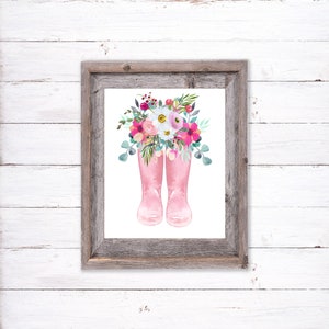 K&ouml;nnte beinhalten: Ein gerahmtes Aquarellbild von rosa Gummistiefeln mit einem Strau&szlig; rosa, wei&szlig;er und gr&uuml;ner Blumen.