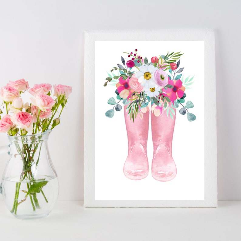 K&ouml;nnte beinhalten: Rosa Gummistiefel mit einem Strau&szlig; aus rosa, wei&szlig;en und gr&uuml;nen Blumen.