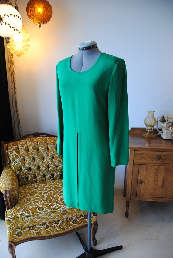 Timeless kelly green silk long sleeved below the … - image 6