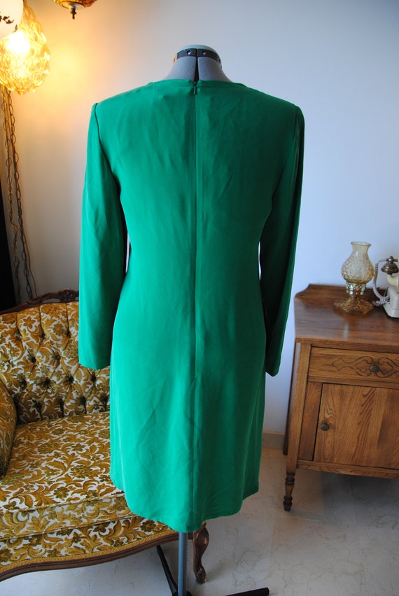 Timeless kelly green silk long sleeved below the … - image 10