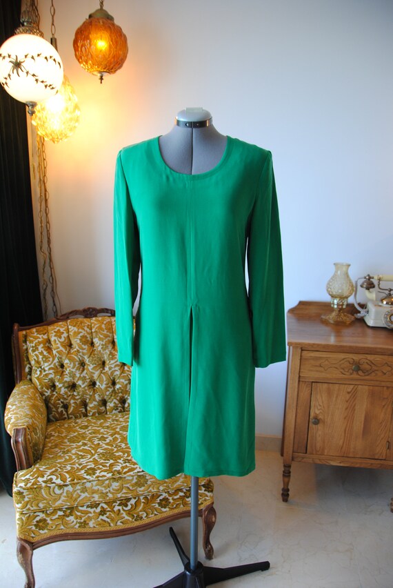 Timeless kelly green silk long sleeved below the … - image 2