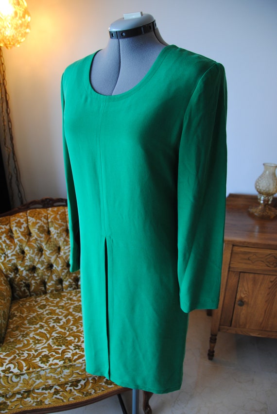 Timeless kelly green silk long sleeved below the … - image 8