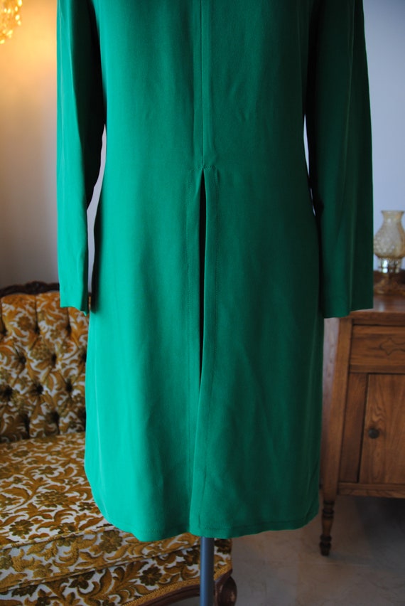 Timeless kelly green silk long sleeved below the … - image 5