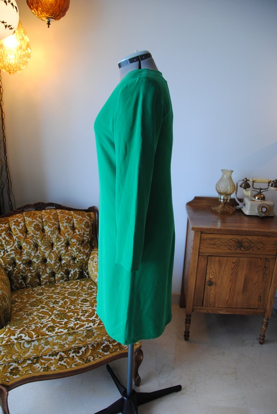 Timeless kelly green silk long sleeved below the … - image 9