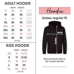 Puede incluir: Sudadera con capucha negra con tabla de tallas para adultos y ni&ntilde;os. La tabla muestra las medidas de ancho y largo en pulgadas para las tallas S a 5XL para adultos y XS a XL para ni&ntilde;os. Corte unisex regular.