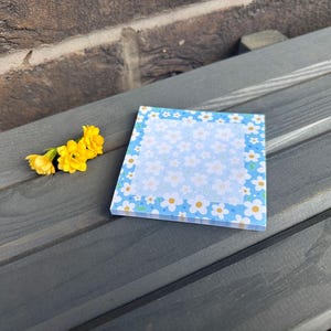 Niebieskie stokrotki - Notatnik z karteczkami samoprzylepnymi - Biuro, hobby, rękodzieło, scrapbooking