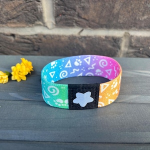 Pastel Paw Pattern Wristband