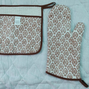 Hand Block Printed Oven Mitt and Potholder Set: 100% Cotton Kitchen Linens