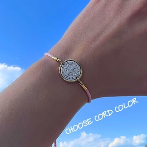 Minimalistisches Seil Armband, Schlichtes Kordel Armband, katholische Heilige Medaille, St. Benedikt, Segen Armband, Cooper Armband, Schutz Geschenk