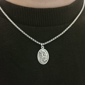 Collier de la médaille de la chaîne religieuse St Michael CHOISIR VOTRE SAINT Médaille catholique Mens Femmes St Christian Benedict Peregrine Christopher Joseph