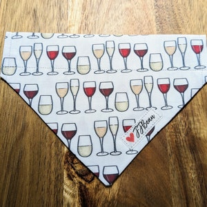 Pet Bandanas - Wine o&#39;clock - Over the Collar - sangria, red wine, cocktail, winery, california, white wine, drink, bar, grapes, fruit, fun