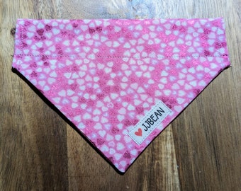 Haustier Bandanas - Liebe rundum - über das Halsband Bandana -Valentine, Herz, Freundlichkeit, Liebe, amor, galentin, valentinstag, Hundemama, rosa