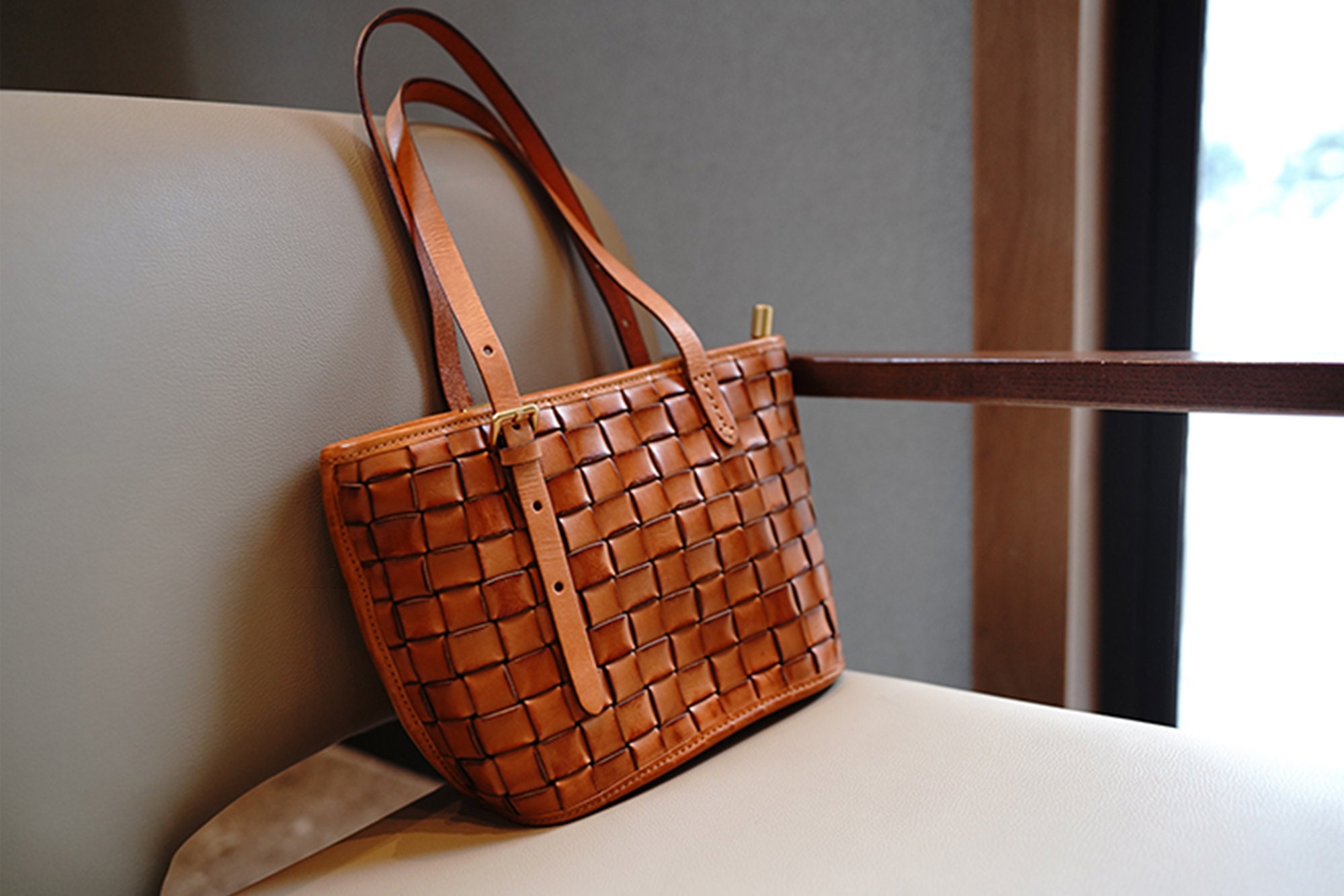 Woven Leather Bags: How to Craft and Weave Purses, Pouches, Wallets and More [Book]