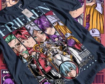 Könnte beinhalten: Marineblaues T-Shirt mit einer farbenfrohen Grafik im Anime-Stil. Das Design zeigt mehrere Charaktere und den Text "FRIEREN" und "Beyond's Journey's End." Zusätzlicher Text und Charakterillustrationen sind ebenfalls vorhanden. Das T-Shirt hat ein Etikett.