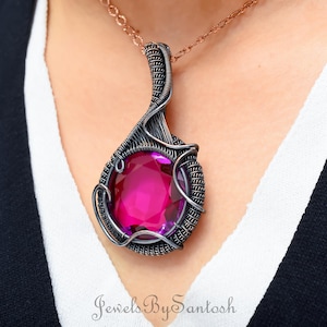 Ciondolo avvolto in filo di rame con tormalina rosa - Gioiello fatto a mano con pietre preziose, regalo per gli amici