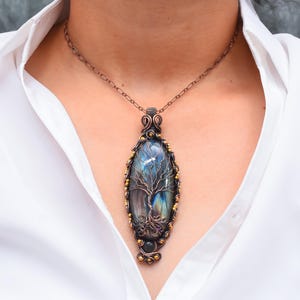 Ciondolo in labradorite viola con albero della vita, pietra preziosa, pendente avvolto in filo di rame, gioielli in rame, ciondolo fatto a mano avvolto in filo, gioielli, regali