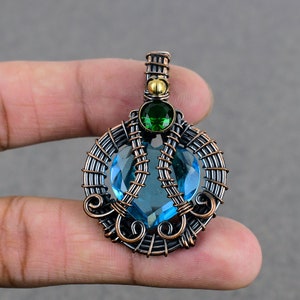 Handgemachter Kupfer Draht Eingewickelt Blau Topas & Diopsid Anhänger