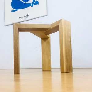 Tripod &#39;hexagon&#39; bijzettafel - Massief hout - Japanse minimalistische stijl