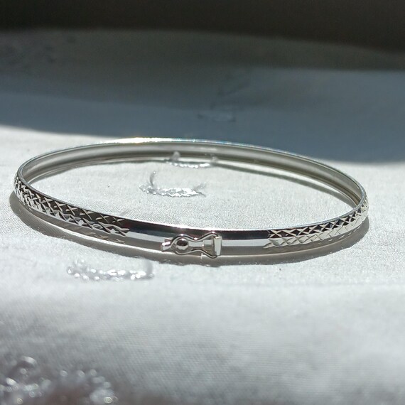 Pretty, Delicate, Genuine Sterling Silver Bangle Bracelet