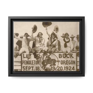 Pendleton Rodeo Cowgirls 1924 Leinwand Kunstdruck gerahmt, Retro Wanddekor, Rodeo Liebhaber Geschenk, Western Pendleton Oregon Kunst 11 x 14 Zoll