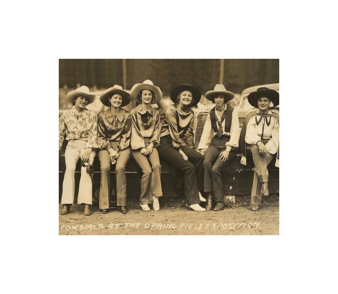 Rodeo Cowgirls 1930s ? 8 X10 Photo Old West Fashion Rodeo Bull Riding ...