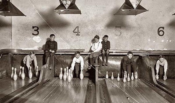 Épingle de bowling en bois rouge - France
