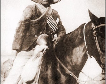 Revolución Mexicana. Poncho Villa a caballo. Foto de 8 x 10 pulgadas.