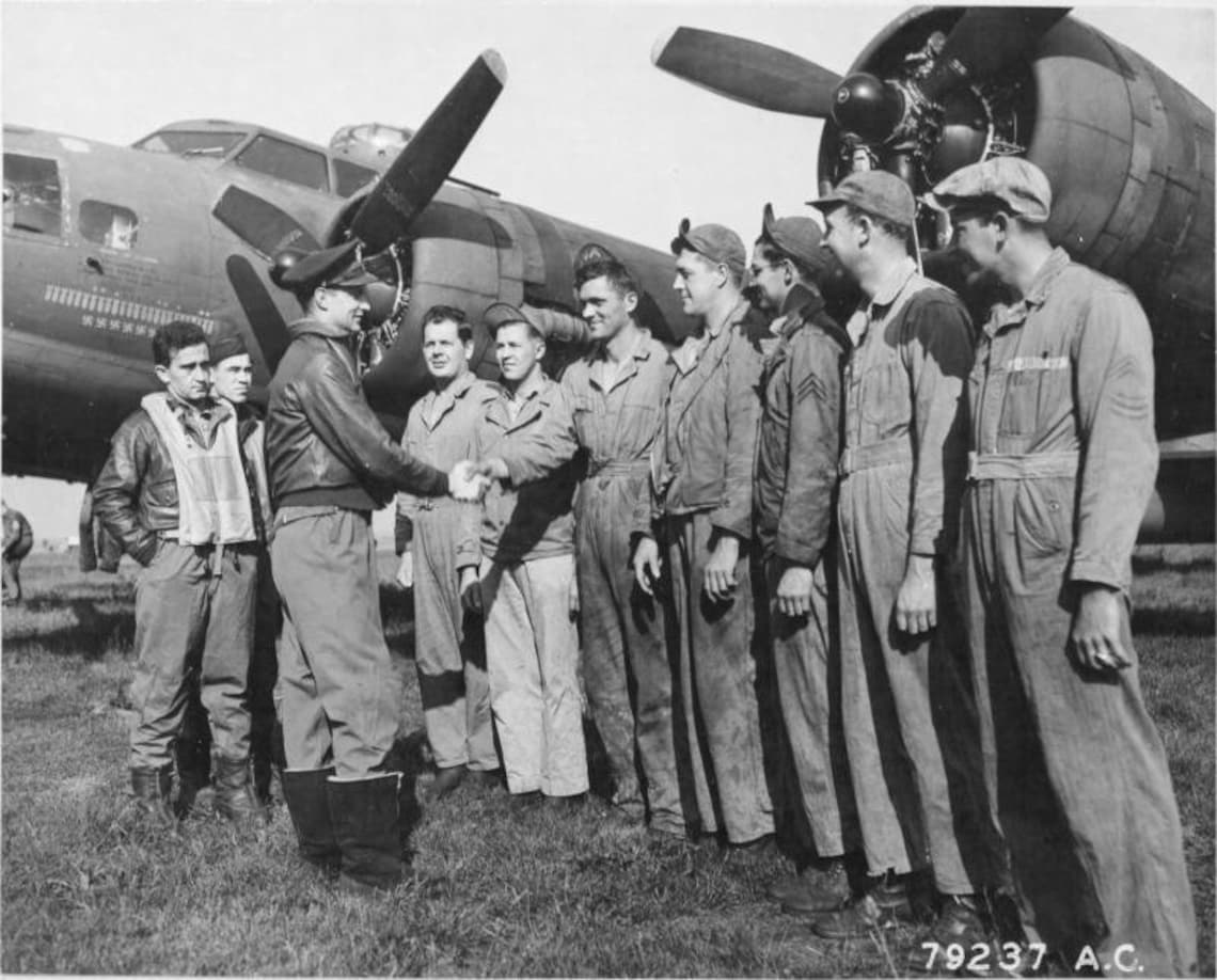 B17 Bomber Crew completes 25 Missions WWII 8 x10 Photo - Etsy 日本