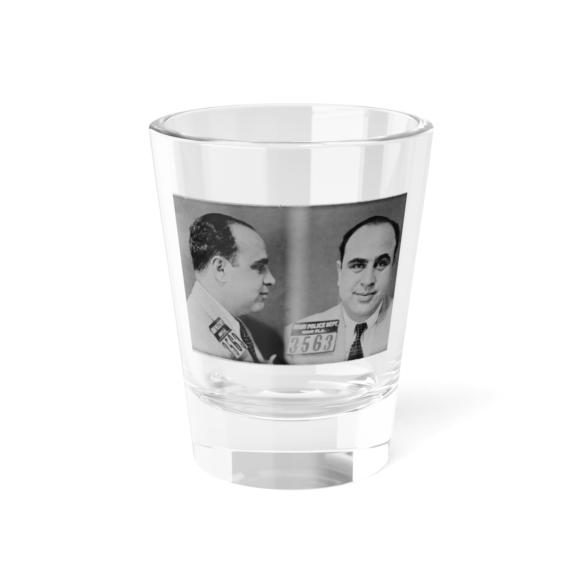 Al Capone Gangster Mobster Mug Shot auf einem Schnapsglas, einzigartiges Sammlerstück Barware, perfektes Geschenk für Cocktail-Liebhaber, Hausbar Akzent, Retro