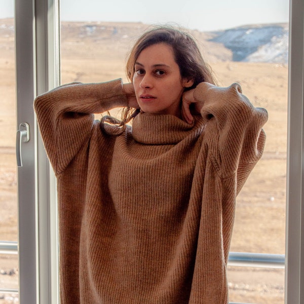 Restez confortable avec style : le pull tunique à col roulé en mélange de laine mérinos biologique