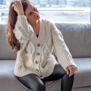 Merino Soft Sweater with Pockets and Buttons / Large Sleeve Pearl Detailed V Neck Sweater