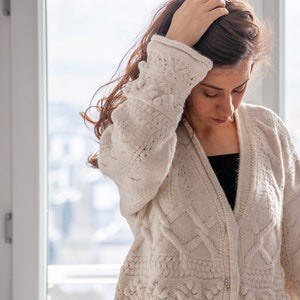 Alpaca Wool Knit Cardigan / V Neck Stone Buttoned Sweater