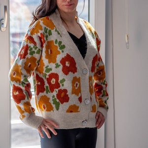 Floral Wool Short Cardigan / Wool Sweater with Fancy Buttons