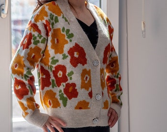 Floral Wool Short Cardigan / Wool Sweater with Fancy Buttons