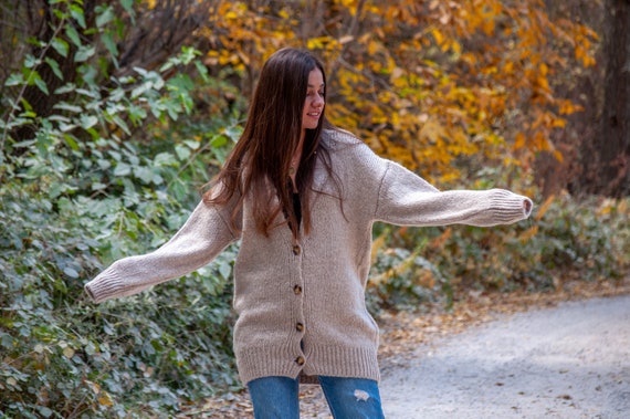Hand Knit Merino Wool Cardigan / Beige Slouchy Fit Buttoned Sweater