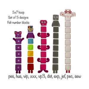 Könnte beinhalten: Fünf Filz-Zahlenblock-Designs, jedes mit einem einzigartigen Charakter, in Lila-, Rosa-, Grau- und Weißtönen. Der Text "5x7 hoop, Set of 5 designs, Felt number blocks" wird über den Designs angezeigt. Der untere Teil des Bildes zeigt den Text "pes, hus, vip, xxx, vp3, dst, exp, jef, pec, sew".