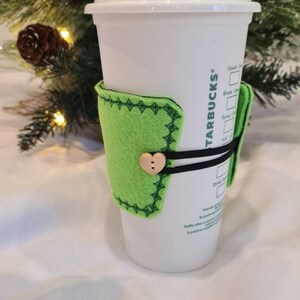 Digitale downloadset van 10 herbruikbare kerstmokverpakkingen in de borduurring machineborduurontwerp in meerdere formaten snel vilten warme koffiekop afbeelding 7