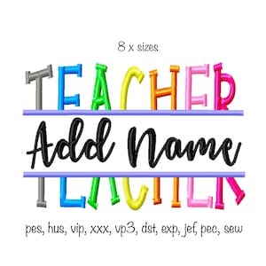 Pode incluir: Desenho de bordado colorido para uma camisa de professor. A palavra "TEACHER" é escrita em cores do arco-íris com as letras empilhadas umas sobre as outras. As palavras "Add Name" estão em fonte cursiva preta abaixo da palavra "TEACHER". A palavra "TEACHER" é repetida abaixo do nome em cores do arco-íris com as letras empilhadas umas sobre as outras.