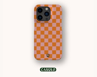 Capa de celular com estampa xadrez laranja, ideal para iPhone 17, 16, 15, 14, 13, 12, 11, SE, Pro, Max, Plus, Mini, Samsung Galaxy S24, Google Pixel 9 e 8 Pro.