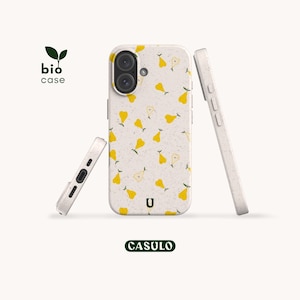 Puede incluir: Fundas de teléfono blanquecinas con un patrón de peras amarillas. Las fundas están hechas de un material de base biológica. La marca "CASULO" se muestra en texto verde. También se ven las palabras "bio case".