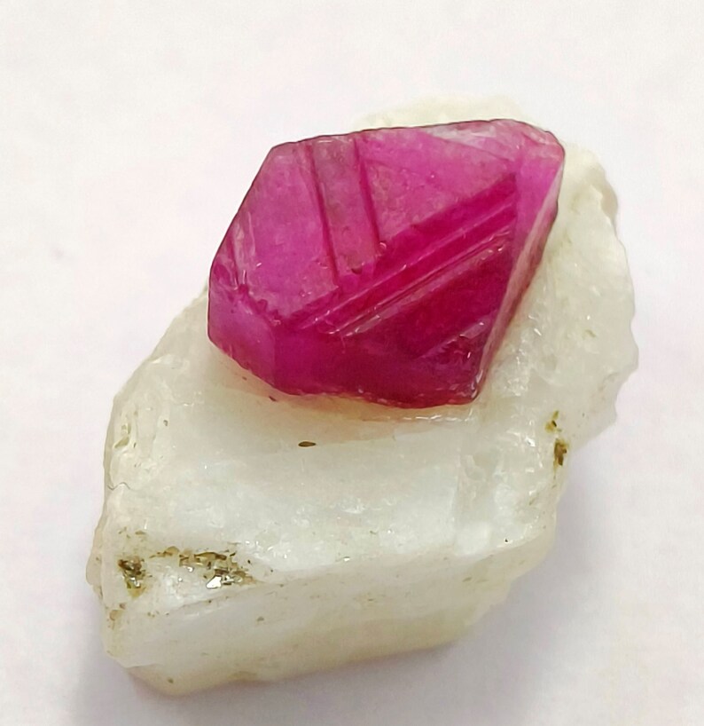 24 Cts Natural Kashmire Red Ruby Crystal Specimen Rough Loose Gemstone
