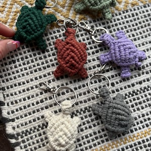 Macramé Baby Turtle Keychain • Handmade Macramé Keychain • Boho Keychain • Bridesmaid Gifts • Stocking Stuffers