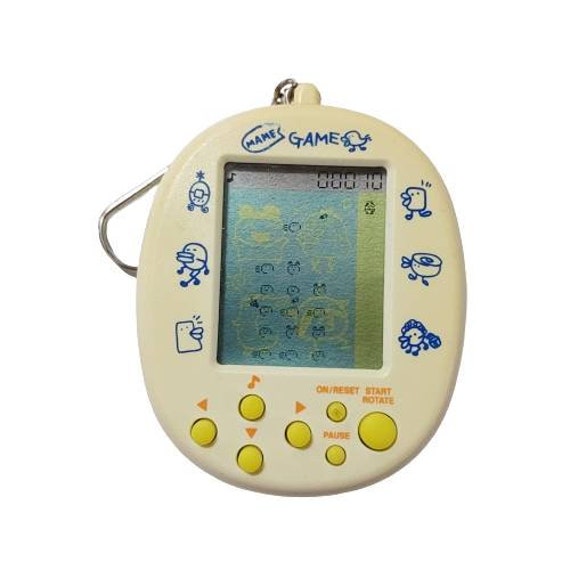 RARE Vintage Tamagotchi 1997 Mame Game De Hakken White RARE Vintage Tamagotchi 1997 Mame Game De Hakken White