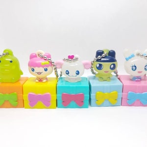 Go Go Tamagotchi Animated Series Virtual Pet Mametchi Memetchi Hapihapitchi Kuchipatchi Light Mascot Mini Keychain Figure