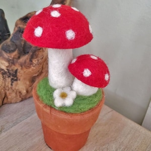 Felt Mushroom/ Felt Toadstool / Fairy Mushroom/ Amanita mushroom/ Mushroom Decor/ woodland nursery / Waldorf Mushroom / Potted Mushroom