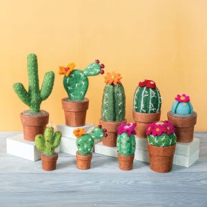 cactus / felt cactus / cactus decor / Cactus centerpiece / succulent decor / potted cactus