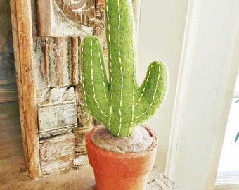 Saguaro / felt cactus / cactus decor / Cactus centerpiece / succulent decor / potted cactus/ cactus / cactus flower / cute cactus